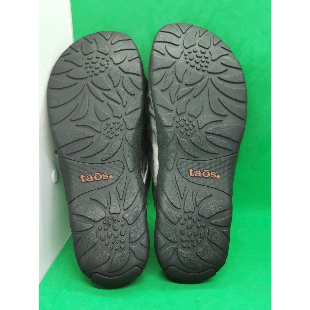 Women's Taos Gift 2 Size 10 Silver Gray Leather Very Comfortable Sandals Slip On - Picture 10 of 16